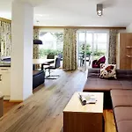Apartment S *