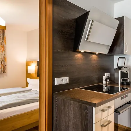 Apartman S *